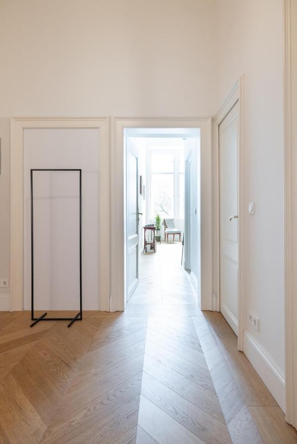 Stunning Apartment In City Center Виена Екстериор снимка