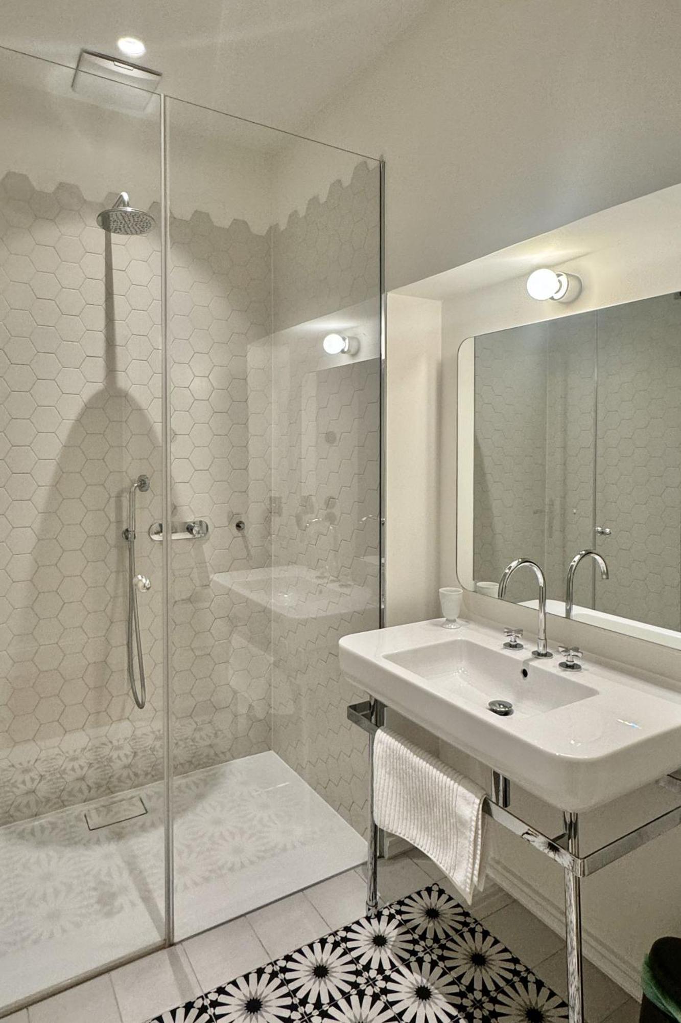 Stunning Apartment In City Center Виена Екстериор снимка